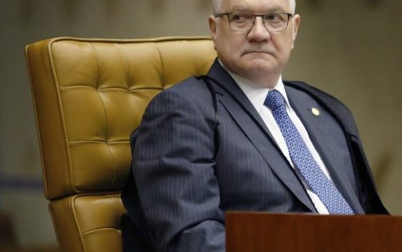 Fachin avalia antecipar voto sobre Moraes para abreviar sessão; investigação deve ser aberta e ministro afastado