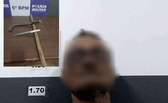 Homem espalha medo na madrugada e ameaça matar vizinhos com foice e faca em Rondonópolis; veja imagens