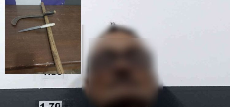 Homem espalha medo na madrugada e ameaça matar vizinhos com foice e faca em Rondonópolis; veja imagens