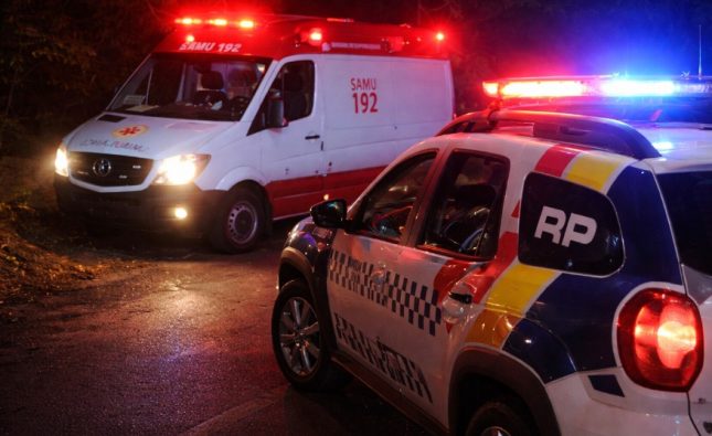 Homem se revolta após ser impedido de dormir em posto e tenta matar dois com facão em Rondonópolis