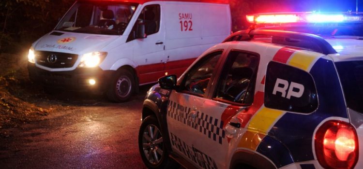 Homem se revolta após ser impedido de dormir em posto e tenta matar dois com facão em Rondonópolis