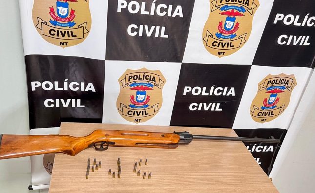 Homem surra esposa a cintadas e ameaça ‘estourá-la’ com espingarda em Rondonópolis