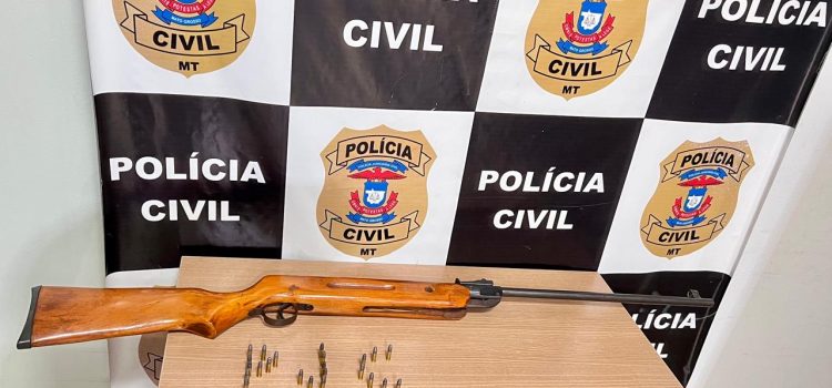 Homem surra esposa a cintadas e ameaça ‘estourá-la’ com espingarda em Rondonópolis