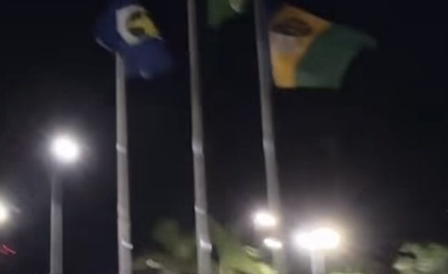 Idoso tenta tirar a própria vida com corda em mastro de bandeira durante feira em MT; vídeo