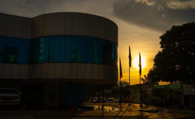 Inmet emite alerta vermelho de onda de calor e Rondonópolis pode chegar aos 44°C nos próximos dias