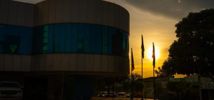 Inmet emite alerta vermelho de onda de calor e Rondonópolis pode chegar aos 44°C nos próximos dias