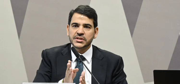 Jorge Messias e Andrei trocaram xingamentos no gabinete de Lula