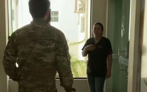 Mato-grossense volta da guerra da Ucrânia sem avisar e faz surpresa para mulher; vídeo viralizou