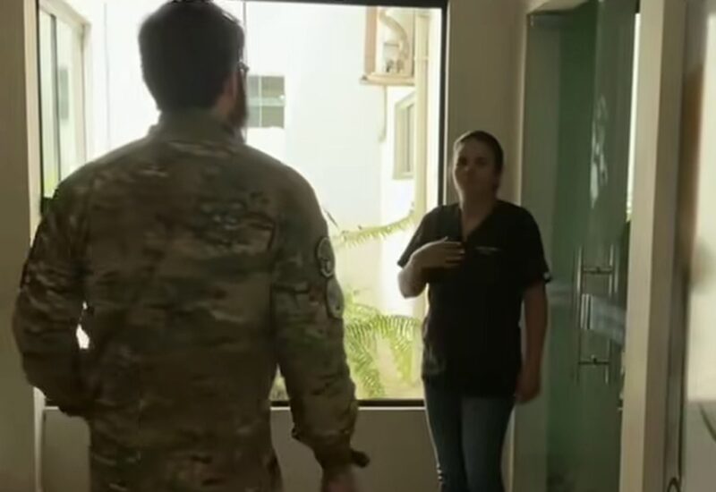 Mato-grossense volta da guerra da Ucrânia sem avisar e faz surpresa para mulher; vídeo viralizou