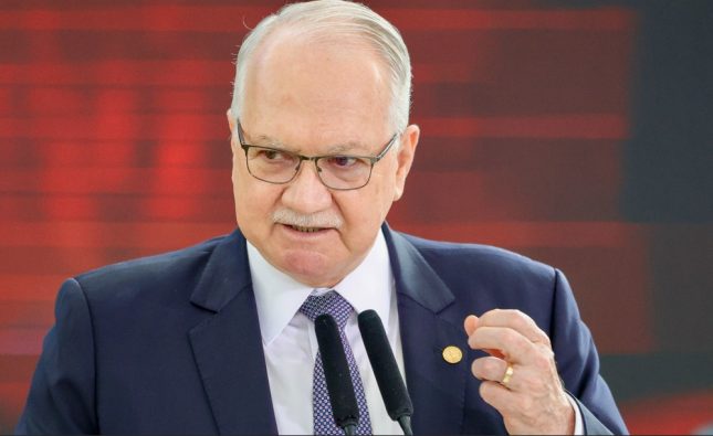 Ministro Fachin contraria Moraes e retira de suas mãos caso contra André Mendonça