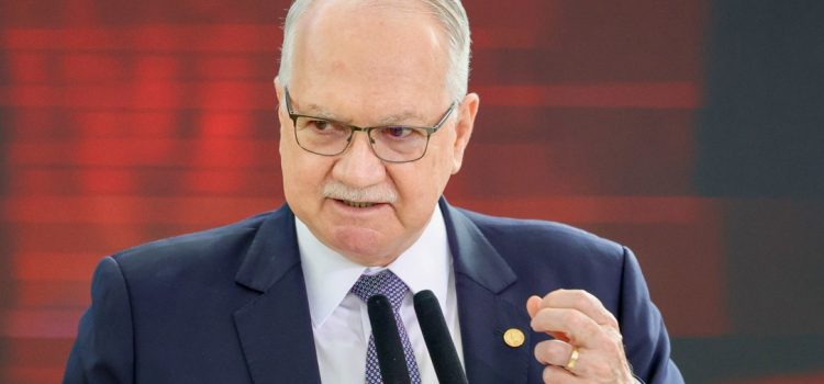 Ministro Fachin contraria Moraes e retira de suas mãos caso contra André Mendonça
