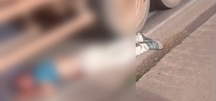 Motociclista fica em estado gravíssimo após colidir e ser arrastado por carreta em Rondonópolis; vídeo forte