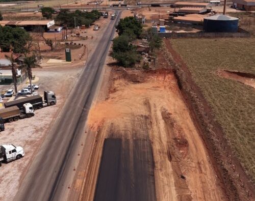 OBRA TRAVADA: Ocupação irregular trava obras de duplicação do Anel Viário em Rondonópolis