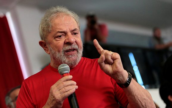 PT: Cartilha orienta militantes a dizerem que Lula é católico