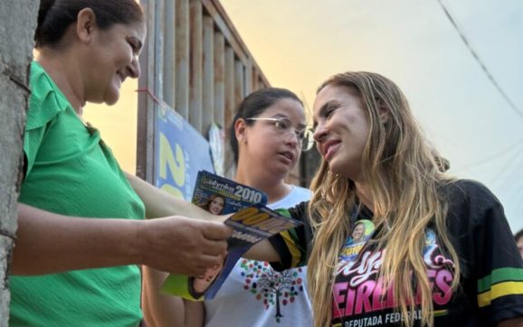 Pelas ruas e feiras: Kalynka Meirelles intensifica presença nos bairros de Rondonópolis