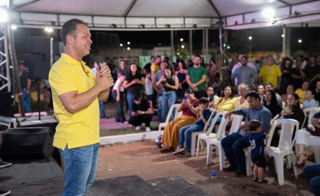 Prefeito Cláudio Ferreira entrega espaço de lazer ao bairro Alfredo de Castro: “obra necessária aqui”