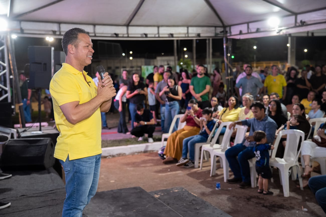 Prefeito Cláudio Ferreira entrega espaço de lazer ao bairro Alfredo de Castro: “obra necessária aqui”