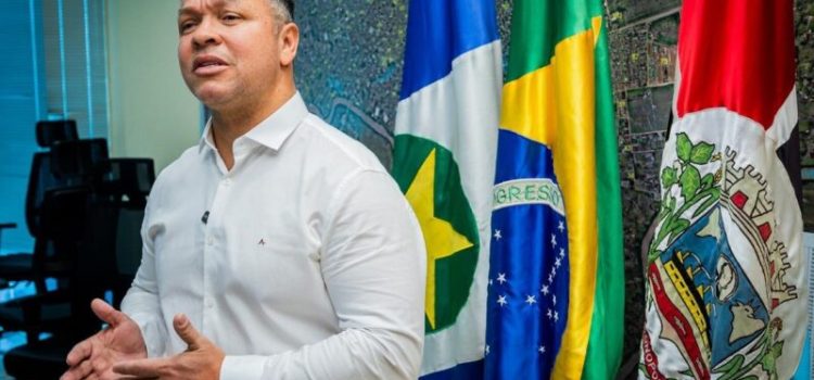 Prefeito Cláudio Ferreira fortalece governo digital com Sistema Eletrônico de Informações