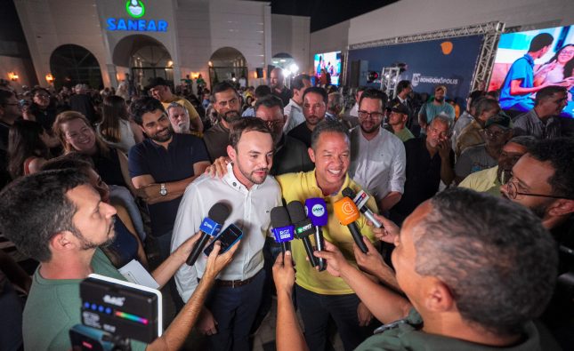 Prefeito Cláudio Ferreira inova ao inaugurar agência do Sanear construída no estilo neoclássico