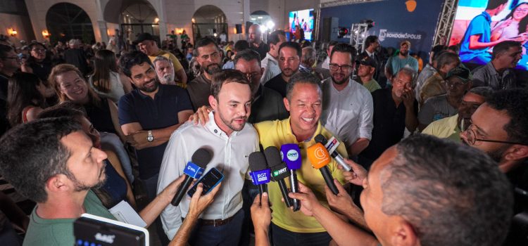 Prefeito Cláudio Ferreira inova ao inaugurar agência do Sanear construída no estilo neoclássico