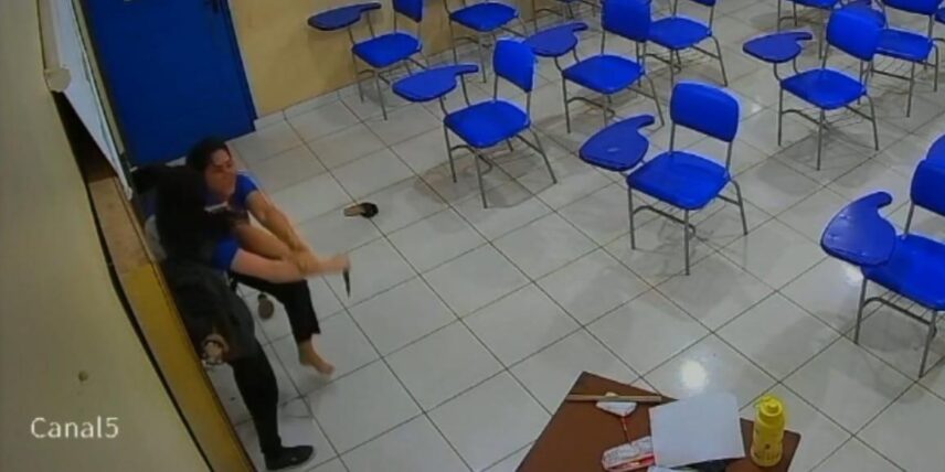 Vídeo mostra aluna do 3º ano de escola estadual esfaqueando professora após nota baixa; vítima parou no Hospital Regional