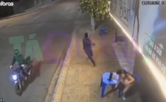 Vídeo mostra dona de bar sofrendo atentado a tiros e escapando da morte em MT