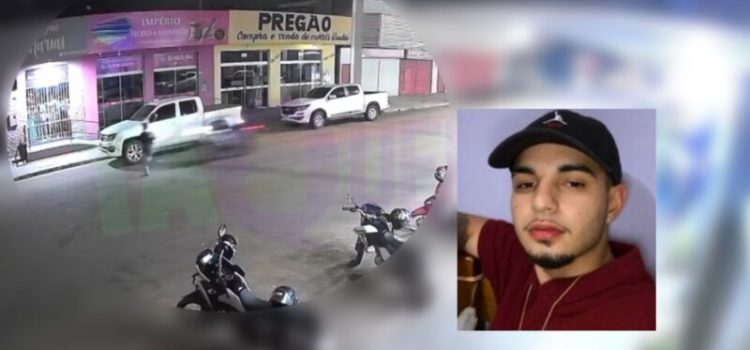 Vídeo mostra motociclista em alta velocidade atropelando e matando pedestre em MT; imagens fortes