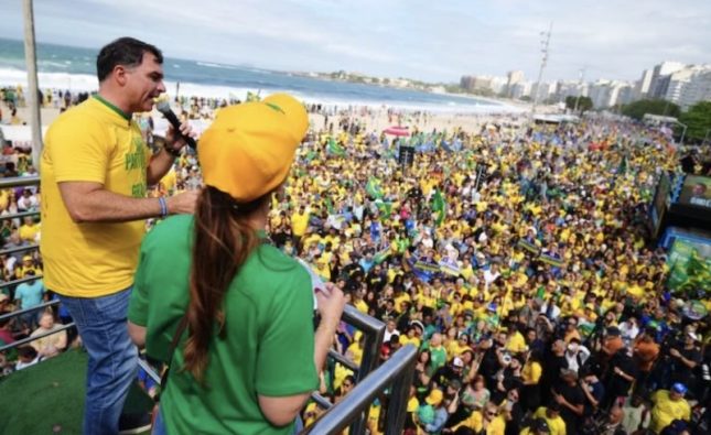 44% a 42%: Flávio cresce e aparece à frente de Lula em segundo turno, aponta pesquisa Quaest