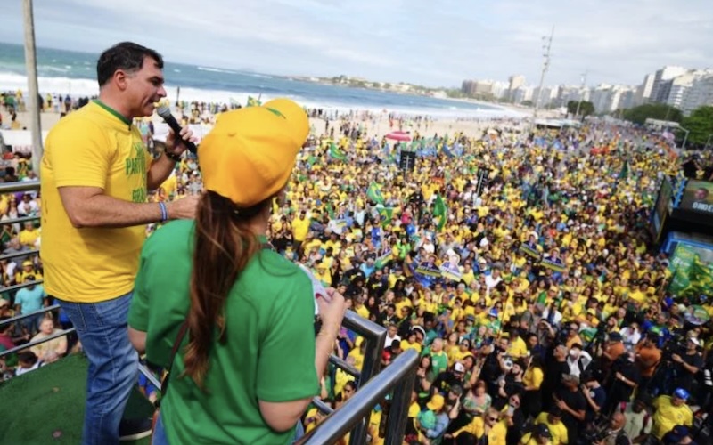 44% a 42%: Flávio cresce e aparece à frente de Lula em segundo turno, aponta pesquisa Quaest