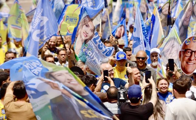 A poucos dias da eleição, Alessandra Ferreira lota caminhada ao lado de Pivetta, Cláudio e Medeiros