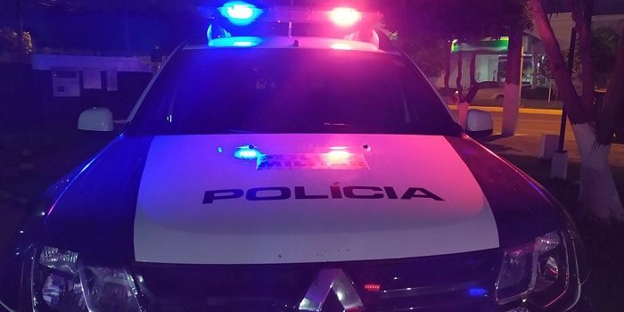 Acusado de tentativa de assassinato, homem esfaqueia companheira e foge em Rondonópolis