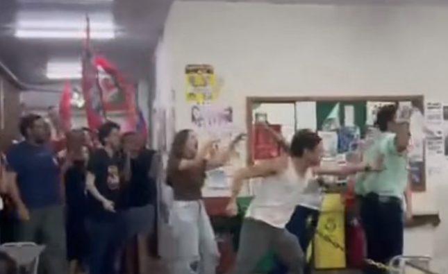 Aluno sofre intimidação e empurrão durante ato pró-Lula na UFR em Rondonópolis; assista