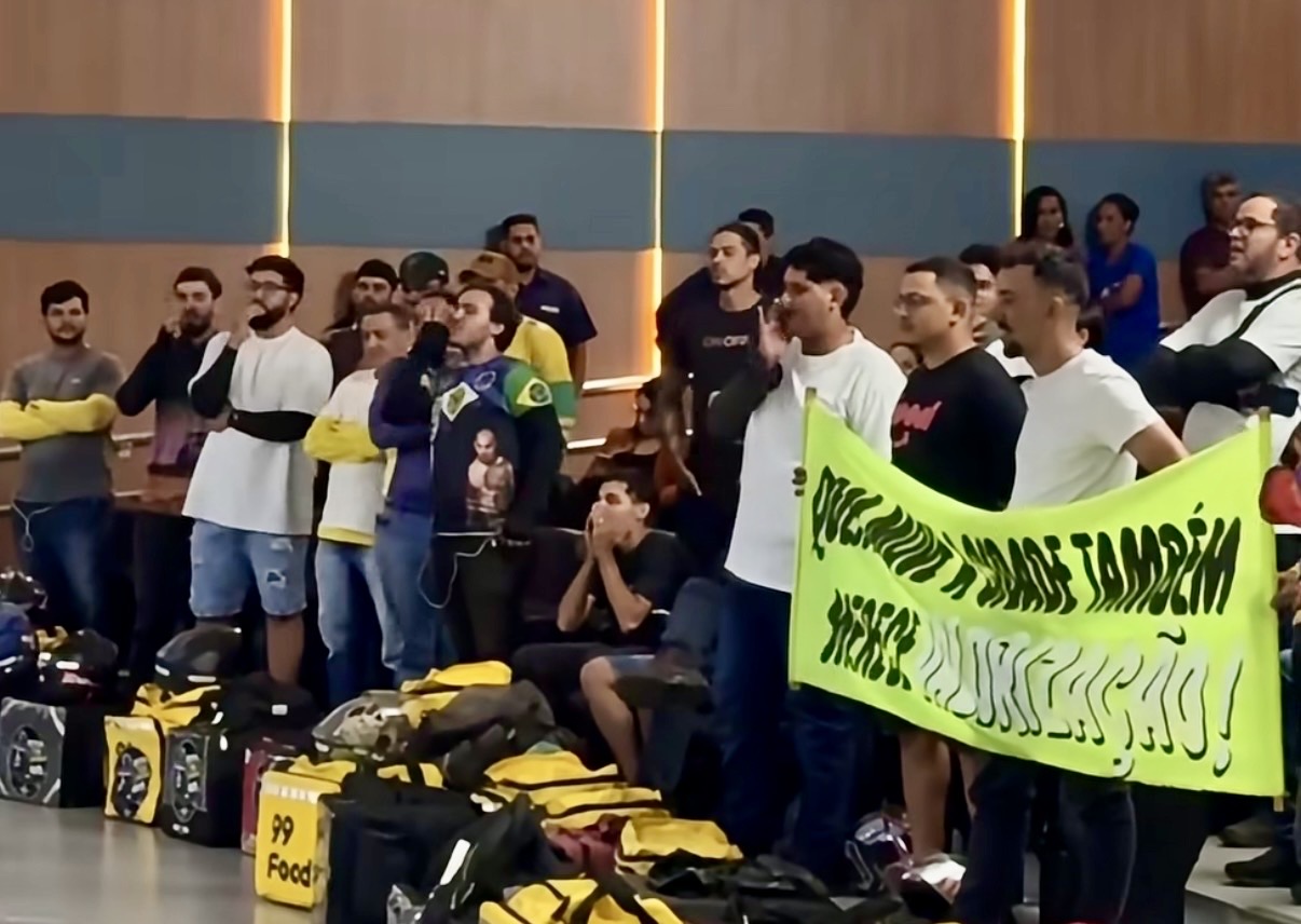 Aos gritos de ‘covarde’, motoboys protestam após vereador petista agredir trabalhador em Rondonópolis; assista
