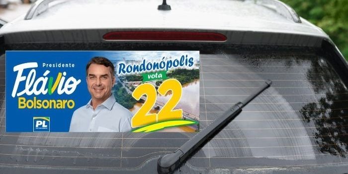 Apoiadores voluntários de Flávio Bolsonaro realizam adesivaço nesta quinta-feira em Rondonópolis