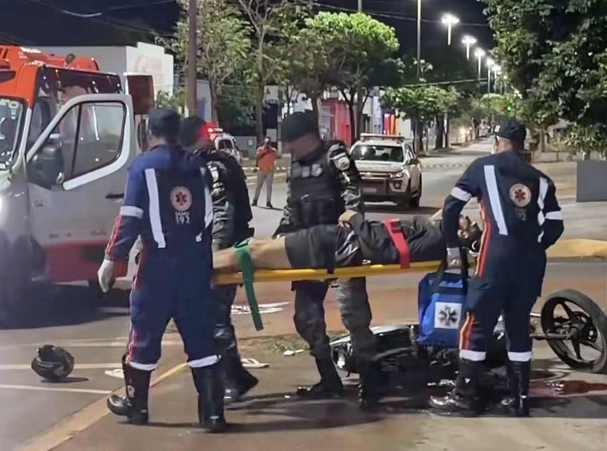 Bandido morre em confronto com a PM após fuga de moto e comparsa acaba preso em MT; veja vídeos