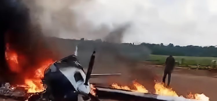 Bandidos incendeiam avião e fogem após tentativa de interceptação da FAB em MT; vídeo