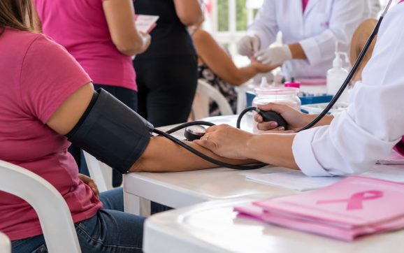CDL Rondonópolis participa de ação do Outubro Rosa com serviços gratuitos à população