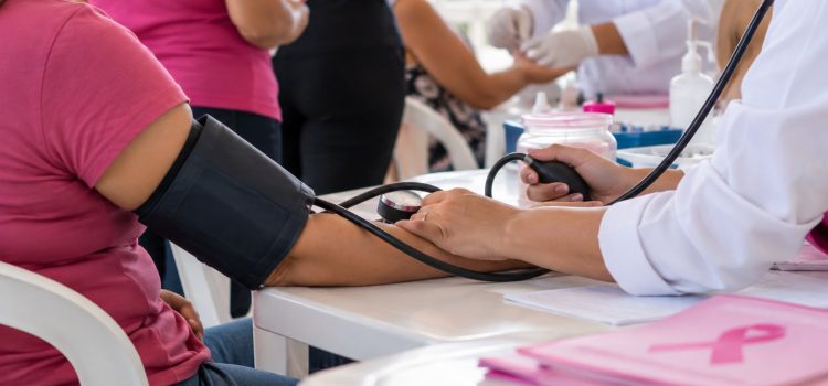 CDL Rondonópolis participa de ação do Outubro Rosa com serviços gratuitos à população