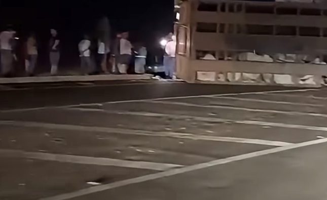 Carreta carregada de gado tomba após colisão no trevo de Jaciara e provoca fila quilométrica na BR-364