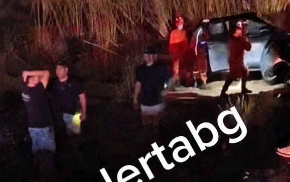 Filho se desespera ao encontrar pai morto em acidente envolvendo Hilux, trator e caminhão em MT; vídeo forte