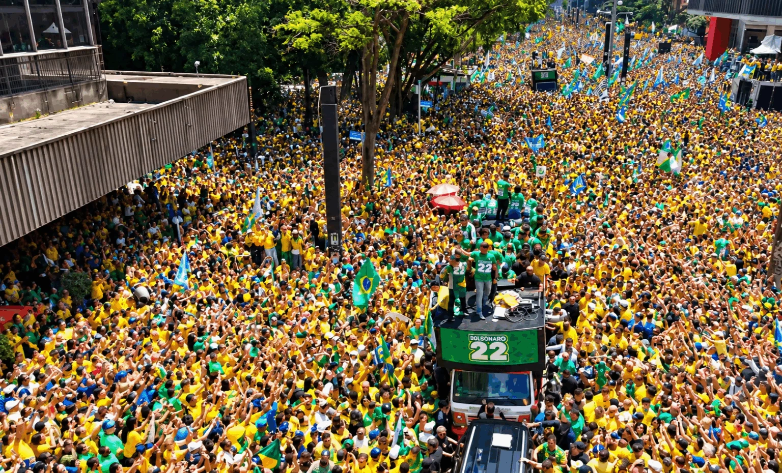 Flávio Bolsonaro leva multidão para Av. Paulista neste domingo
