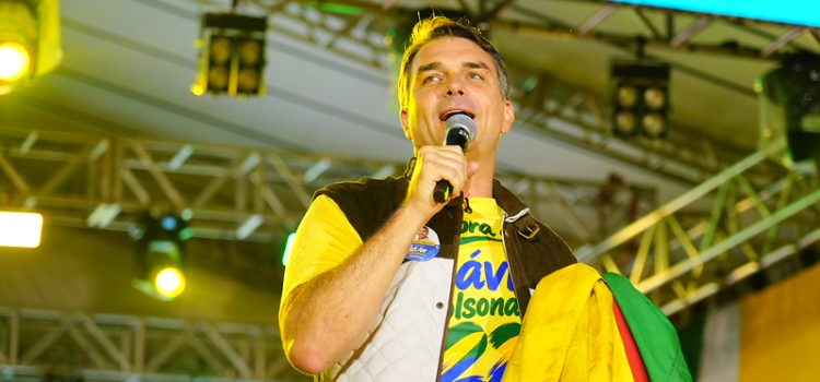 Flávio lidera por 51,1% a 48,9% dos votos válidos, aponta pesquisa Atlas/Bloomberg