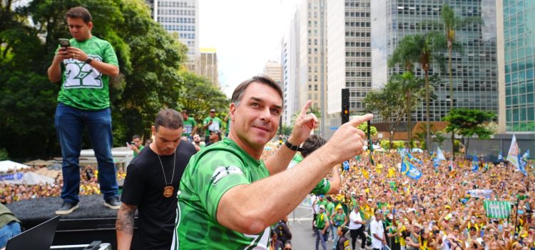 Flávio reage e vai a 52% contra 48% de Lula, diz PoderData/Aya