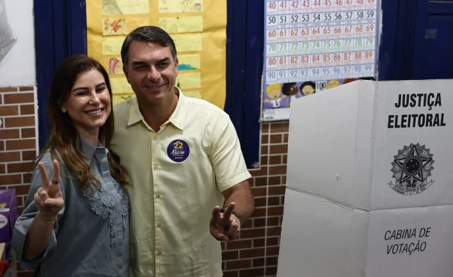 Flávio vota e declara: “Chegou a hora da mudança de verdade”