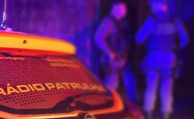 Homem armado invade casa da ex durante reunião religiosa e toca o terror em Rondonópolis