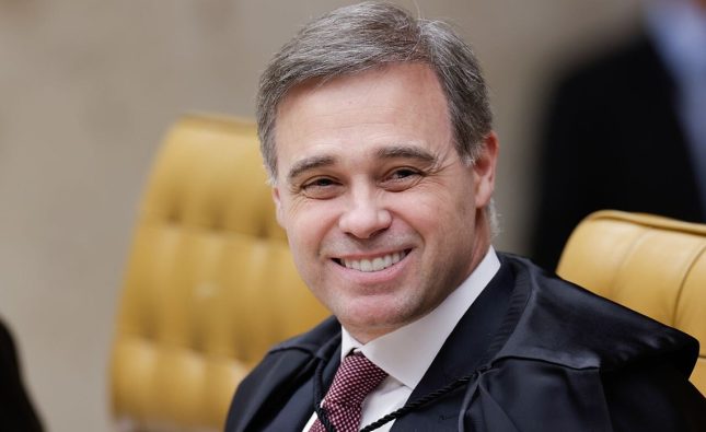 Mendonça volta a chefiar investigação do roubo no INSS e envolvimento de Lulinha