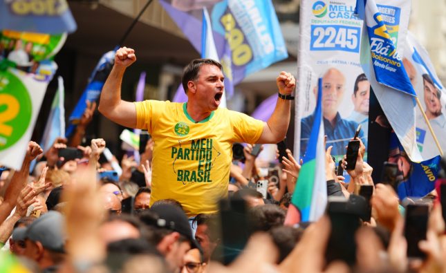 Mercado reage à vitória de Flávio no 1º turno