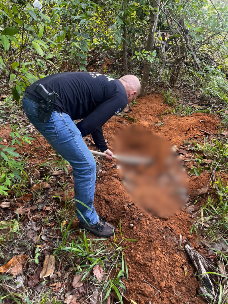 Mistério: PC encontra corpo enterrado e em decomposição durante buscas por desaparecidos no sul de MT; imagens