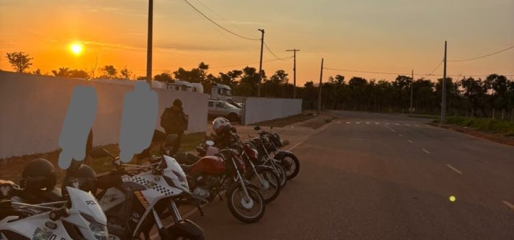 Motociclista amostradinho sem CNH faz manobras perigosas e acaba a pé em Rondonópolis