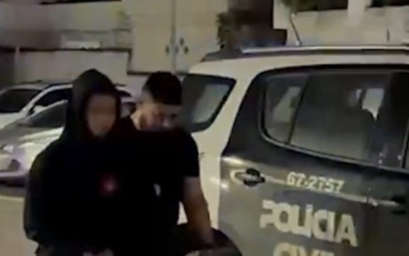 Mulher é presa após envenenar, decapitar e esquartejar companheiro; filho encontra restos mortais; vídeo